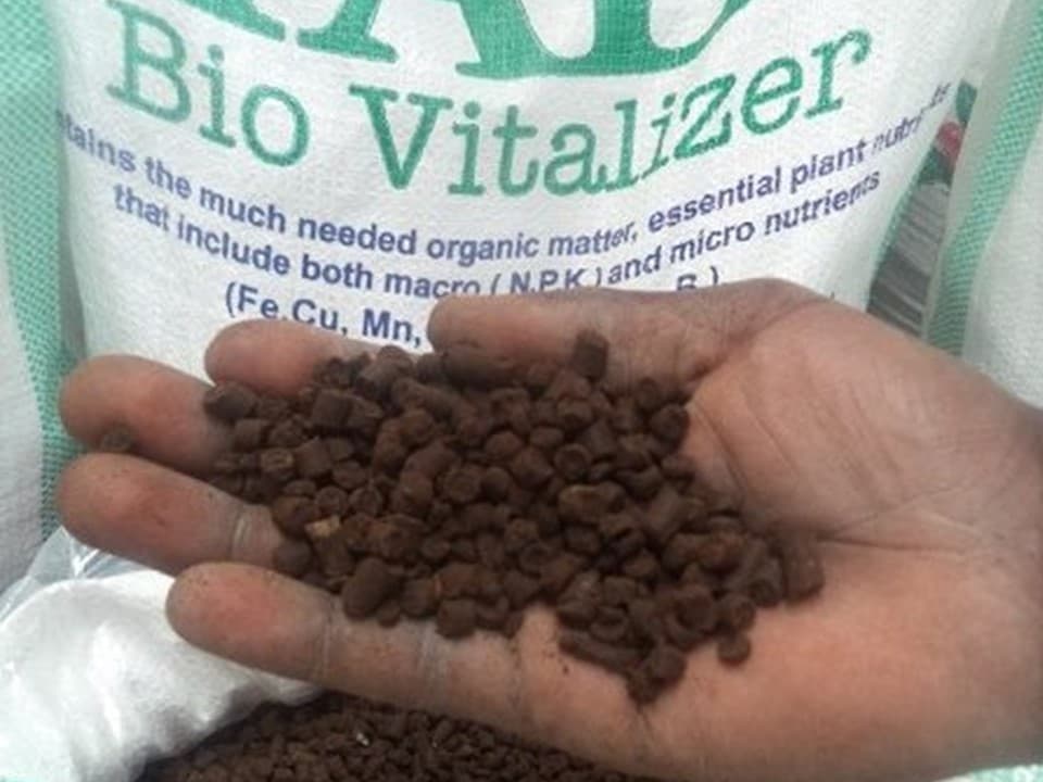 Waste from markets and homes are transformed into organic fertilizer pellets